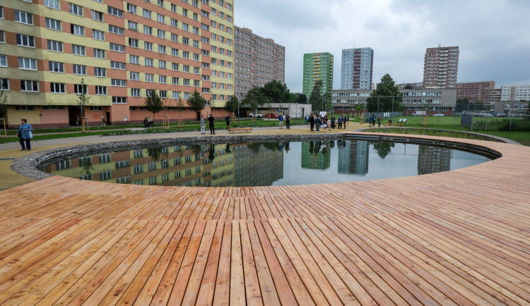Nejlidnatější ostravská část Jih dostala nový park za 27 milionů, jeho součástí je i vodní biotop
