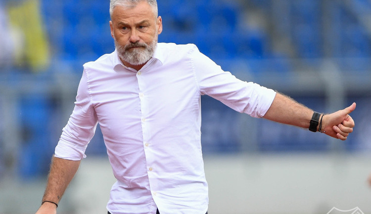 Fotbalisty Ostravy by měl nadále trénovat Hapal, Baník chce uplatnit opci.