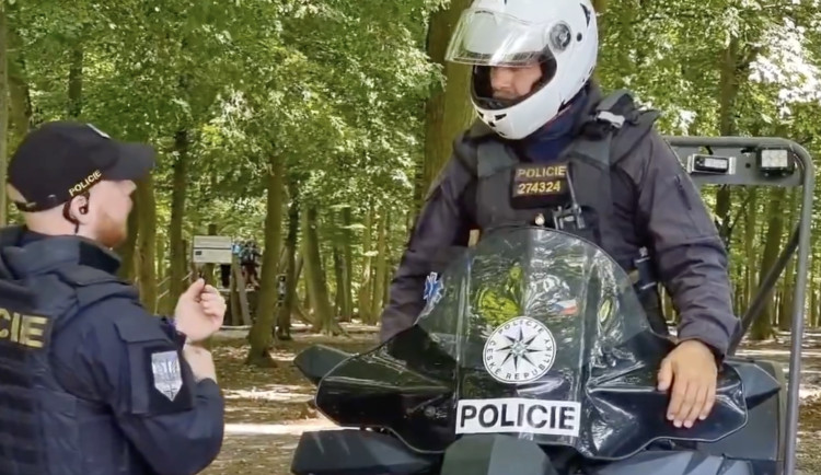 VIDEO: Muže podezřelého z vraždy ženy zadrželi policisté v Brně