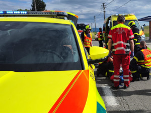 Vážná nehoda na Ostravsku si vyžádala tři zraněné. Cyklistka prudce odbočila a zkřížila cestu motorkáři