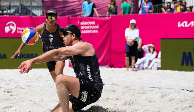 J&T Banka Ostrava Beach Pro: Zlato v Ostravě vydřeli Američanky Hughesová, Chengová a létající Švédové Åhman s Hellvigem