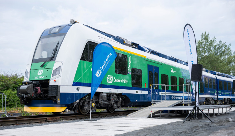 V Ostravě je k vidění první český bateriový vlak RegioPanter od Škody Group