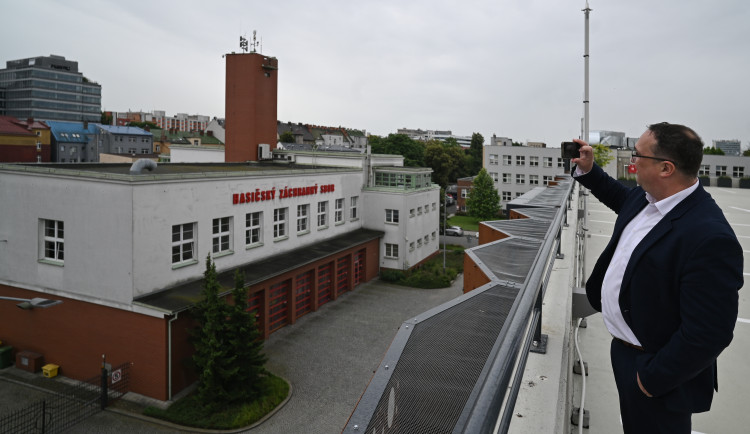 Multifunkční parkovací dům u Městské nemocnice Ostrava dokončen. Pro veřejnost nabízí 215 míst