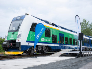 V Ostravě je k vidění první český bateriový vlak RegioPanter od Škody Group