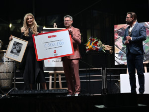 L'Osteria v Dolních Vítkovicích. Červené koberce, modelky, kněz i charitativní dražba