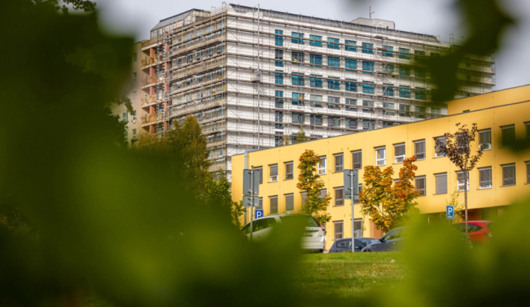 Ostravská fakultní nemocnice zrekonstruovala lůžkový pavilon. Opravy vyšly na půl miliardy korun