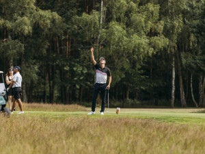 Golfresort Lázně Bohdaneč hostil jeden z nejprestižnějších turnajů v Česku. Doplnila ho show skupiny Queenie