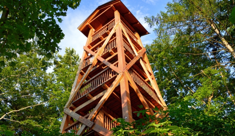 Kopřivnická Bezručova vyhlídka je v havarijním stavu. Město v následujících týdnech rozhodne o jejím osudu