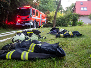Ve Frýdlantu nad Ostravicí hořela roubenka s přilehlou stodolou. Škody přesáhnou pět milionů korun