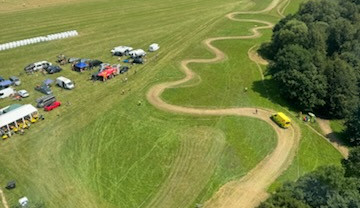 Na motocyklových závodech v Těrlicku motorka srazila diváka. Jednapadesátiletý muž má nejspíš poraněnou páteř