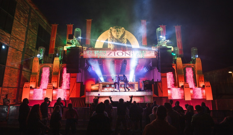 V Ostravě začal festival taneční hudby Beats for Love, vystoupí přes 500 umělců.