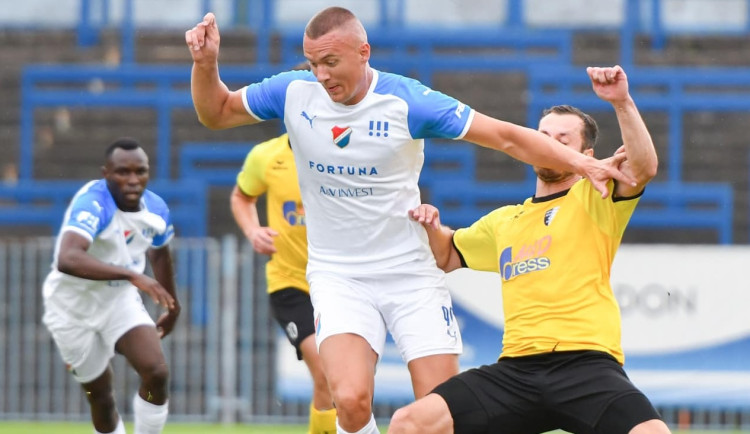 Slovenský fotbalista Almási odešel z Ostravy na hostování do Dunajské Stredy.