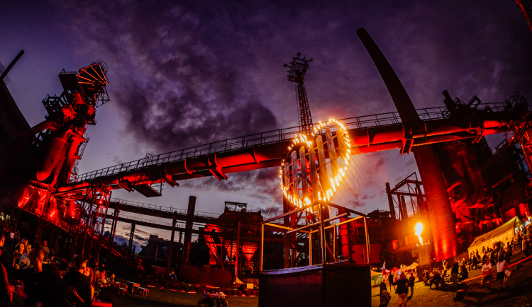 Na festival Beats for Love do Ostravy dorazilo ve čtvrtek téměř čtyřicet tisíc lidí