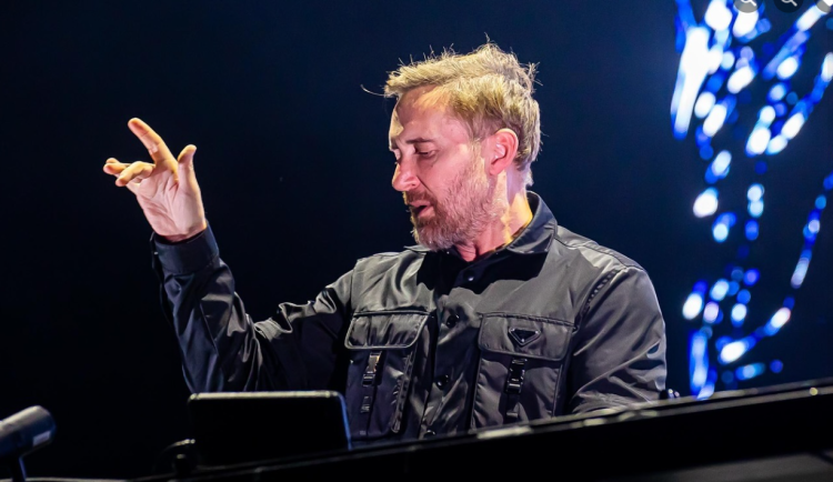 Poslední den ostravského Beats for Love si nenechalo ujít rekordních 50 tisíc lidí. Přilákal je DJ David Guetta