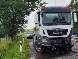Na Novojičínsku málem přišel o život devatenáctiletý řidič, jeho auto se střetlo s domíchávačem betonu
