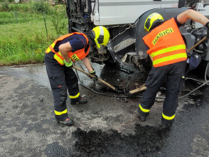 Na Novojičínsku málem přišel o život devatenáctiletý řidič, jeho auto se střetlo s domíchávačem betonu