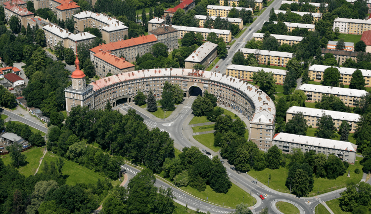 Začíná Letní umělecká scéna v Porubě. Pop-up vystoupení vystřídají domluvené koncerty pro dospělé i děti