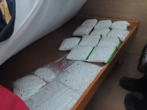 Kriminalisté obvinili další tři lidi v kauze Shaggy. Trojice sehnala materiál na výrobu několik set kilogramů drog