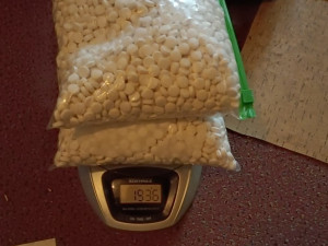 Kriminalisté obvinili další tři lidi v kauze Shaggy. Trojice sehnala materiál na výrobu několik set kilogramů drog