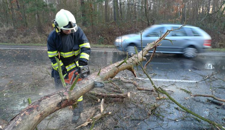 Jih Čech znovu zasáhly silné bouřky. Nad Píseckem se nejspíš prohnala supercela s krupobitím