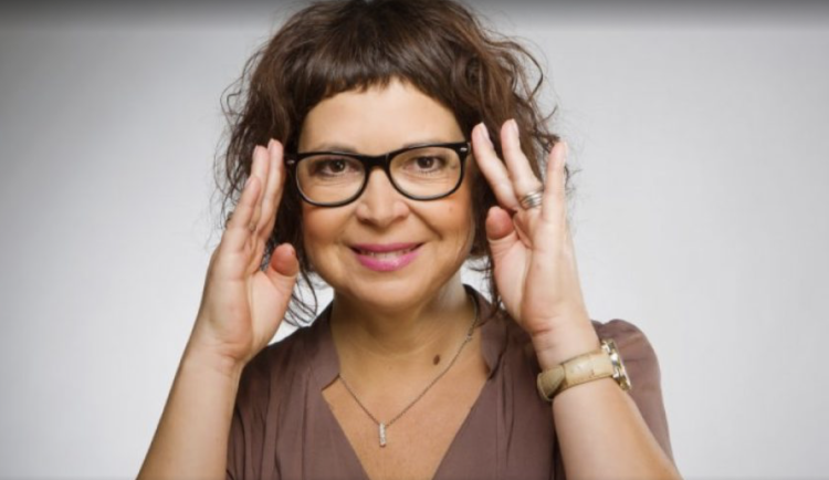 Chtěli jsme ukázat Ostravu jako moderní město plné zeleně, říká producentka Stínů v mlze Kateřina Ondřejková.