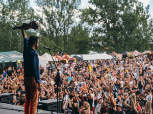 V Ostravě začíná čtyřdenní festival Colours of Ostrava, zahrají desítky kapel i známé popové hvězdy