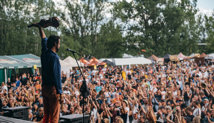 V Ostravě začíná čtyřdenní festival Colours of Ostrava, zahrají desítky kapel i známé popové hvězdy
