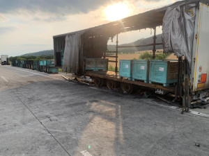 Požár kamionu na Novojičínsku v pondělí na čtyři hodiny zastavil dopravu na dálnici ve směru na Prahu