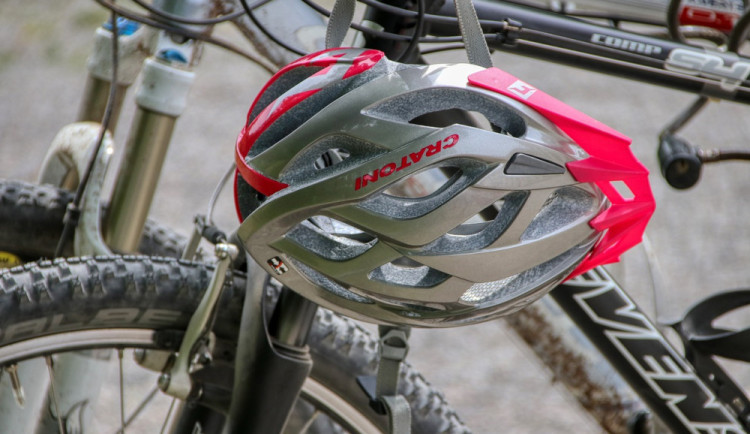 Přes polovinu úrazů na kole se stane během léta. Některé končí tragicky.