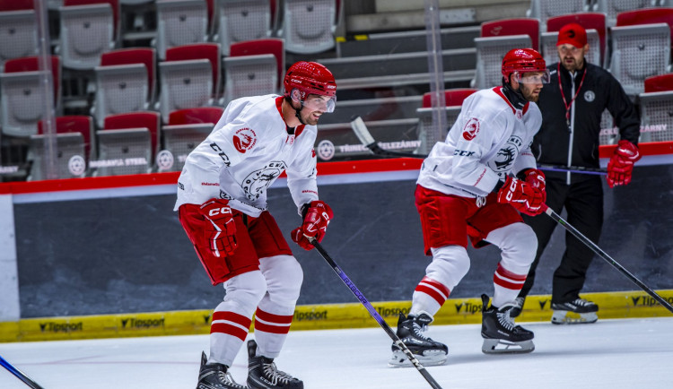 Hokejisty Třince posílili útočníci Teplý s Addamem a obránce Hrbas.