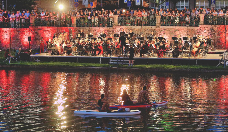 Hradecká Filharmonie chystá další koncert pod hvězdami