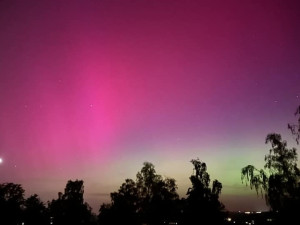 Češi mohou v nejbližších dnech opět vyhlížet polární záři. Bude méně nápadná než v květnu, míní astronom