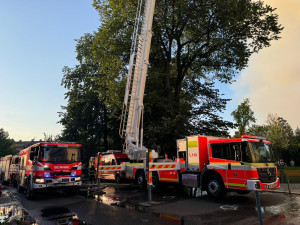 V Českém Těšíně ve středu v noci hořela střecha Obchodní akademie. Požár se rozšířil i na základní školu