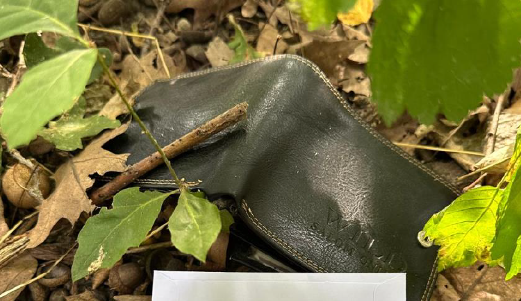 Příslibem levných cigaret vylákali zloději seniora z Frýdku-Místku do odlehlé uličky. Přišel o peníze i doklady