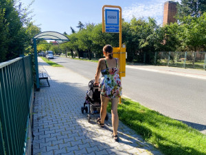 Větší komfort pro cestující. Bohumín na Karvinsku zrenovuje přístřešky autobusových zastávek za milion korun