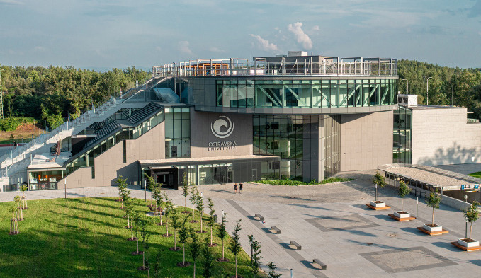 Ostravská Filozofická fakulta dokončila šestiletou renovaci své univerzitní budovy. Připravuje nové studijní programy