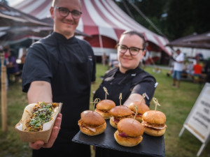 Herecké hvězdy pod šapitó. Užijte si konec prázdnin s Týdnem kultury na Valašsku