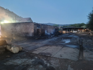 V Jindřichově na Bruntálsku v noci na dnešek hořela pila. Škoda se vyšplhala na 3,5 milionu korun