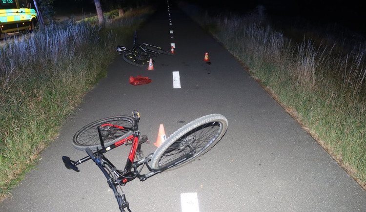 Policisté vyšetřují noční střet na cyklostezce u Olomouce. Opilá žena se srazila s ještě opilejším jezdcem