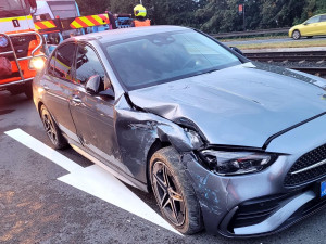 Zdrogovaný řidič nechal své auto v kolejišti v Ostravě-Třebovicích a utekl. Do vozu narazila tramvaj