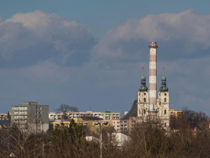 Demolice komunistického komínu ve Frýdku-Místku začala symbolicky na výročí sovětské okupace