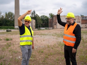 Demolice komunistického komínu ve Frýdku-Místku začala symbolicky na výročí sovětské okupace