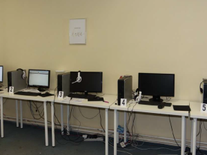 Policie obvinila z podvodu dva muže, kteří falešnou sbírkou vylákali sedm milionů