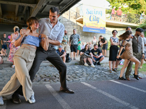 FOTO: Swing a blues pod mostem. To je snaha o Ostravu elegantnější