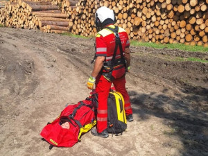 Poraněná cyklistka na Velkém Lipovém. Do nemocnice ji transportoval vrtulník