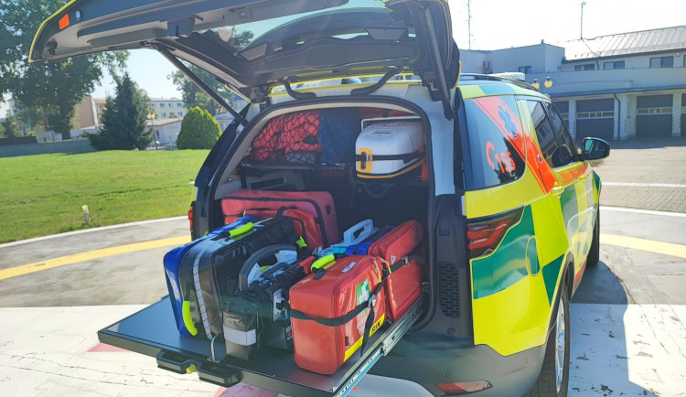 Záchranná služba rozšířila vozový park. Land-Rovery budou sloužit především lékařům.