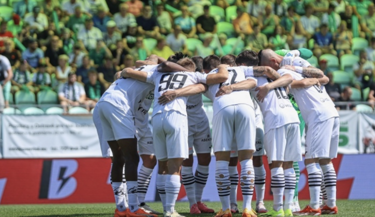 Karvinští fotbalisté hráli doma podruhé po sobě 0:0, Dukla venku poprvé bodovala