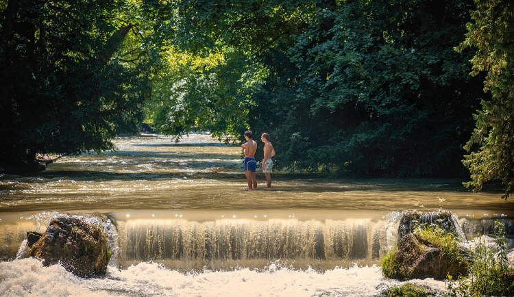 Léto ještě nekončí. V hradeckém kraji nás čekají další tropické dny