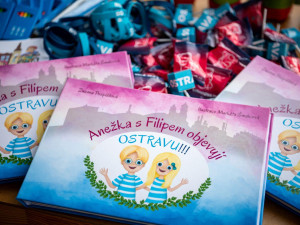 Zaměřeno na čtenářskou gramotnost. Ostrava si pro prvňáčky připravila speciální knihu z pera bílovecké autorky