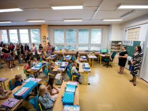 Zaměřeno na čtenářskou gramotnost. Ostrava si pro prvňáčky připravila speciální knihu z pera bílovecké autorky